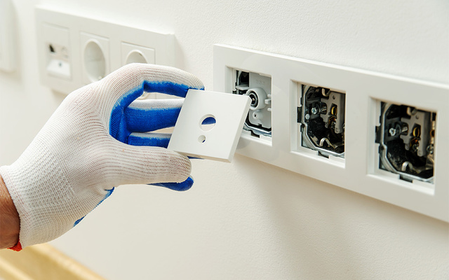 Elektro­installation bei NC-Elektrotechnik OHG in Niederweimar